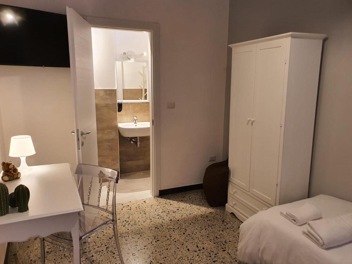 Deluxe Double Room Ensuite Bathroom
