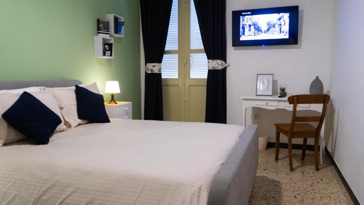 Double Room Private External Bathroom