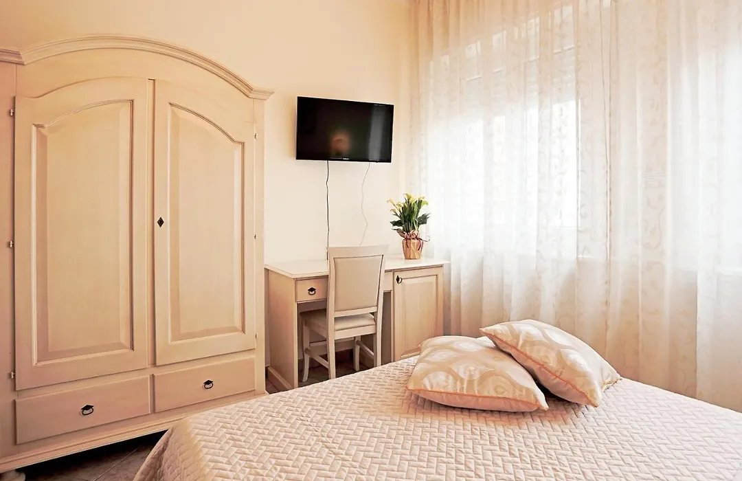 il Castello Guest House-1